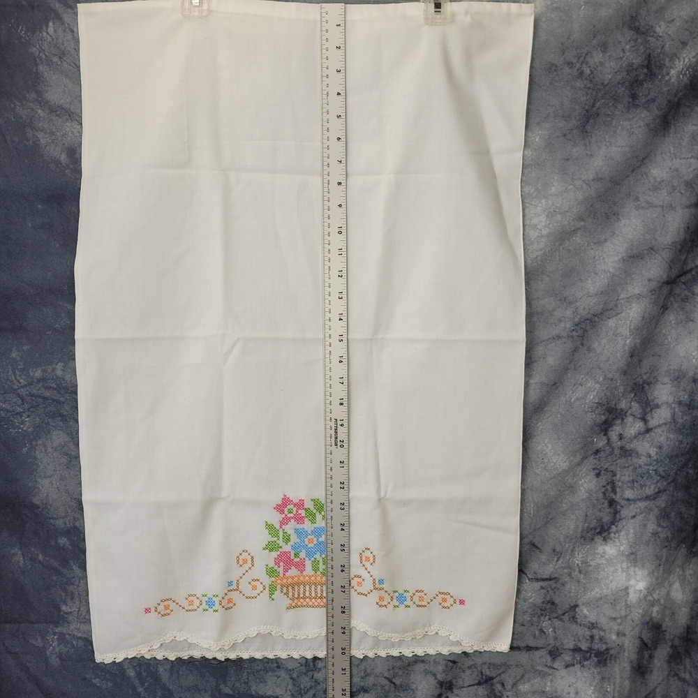 Vintage White Embroidered Pillowcase Floral Scalloped Edging - Picture 5 of 7